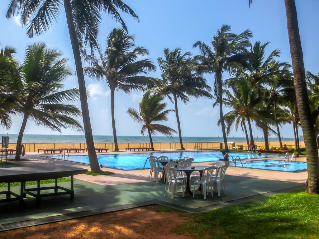 Camelot Beach Hotel Negombo Esterno foto